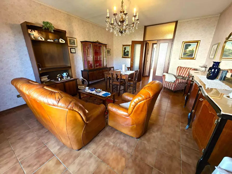 Immagine 7 di Appartamento in vendita  a Massa