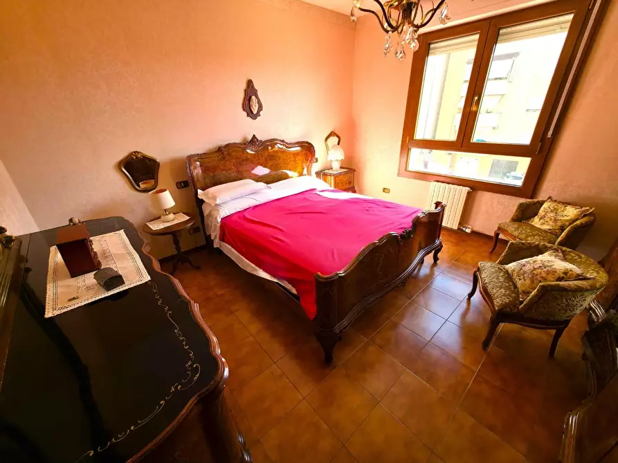 Immagine 14 di Appartamento in vendita  a Massa