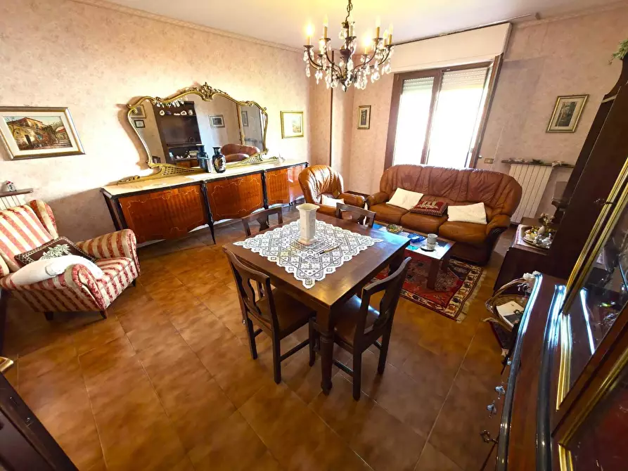 Immagine 3 di Appartamento in vendita  a Massa