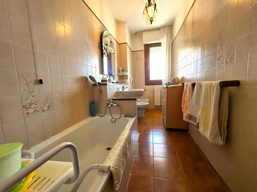 Immagine 20 di Appartamento in vendita  a Massa