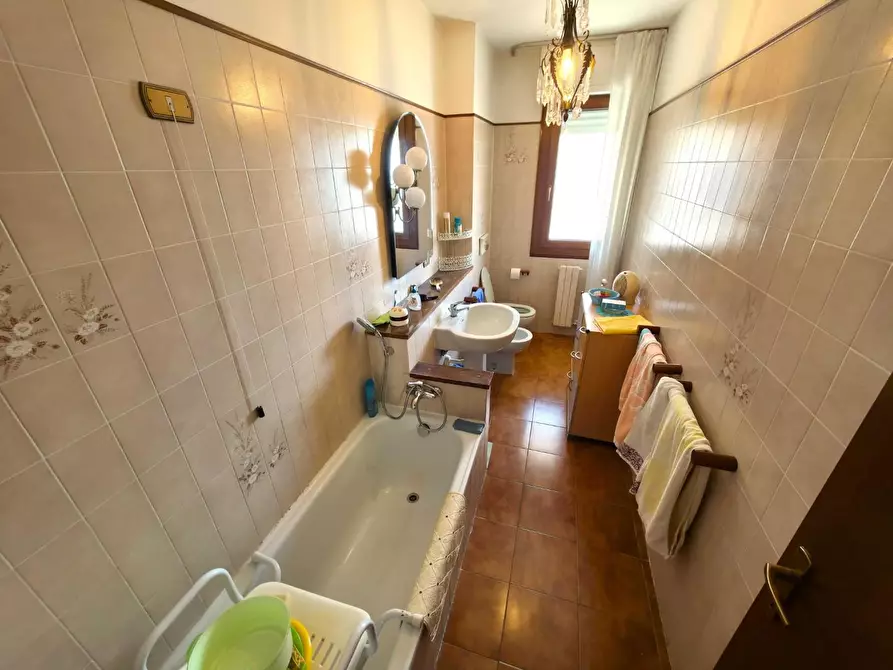 Immagine 19 di Appartamento in vendita  a Massa