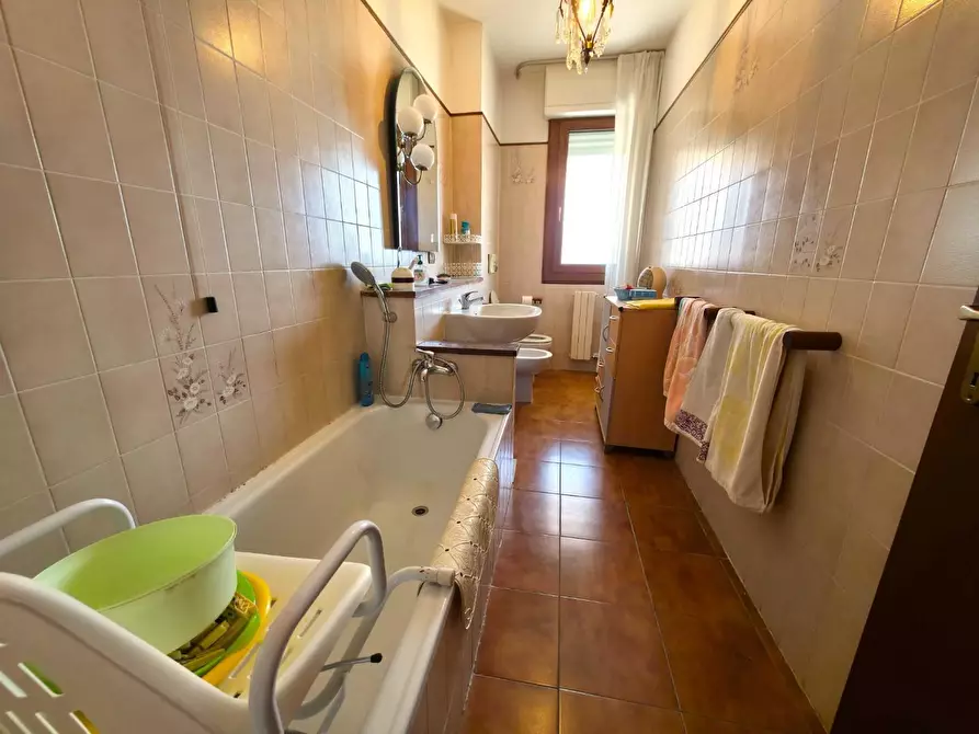 Immagine 21 di Appartamento in vendita  a Massa