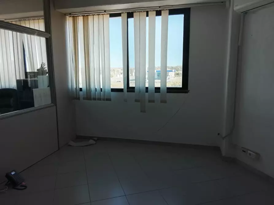 Immagine 9 di Ufficio in affitto  a Livorno