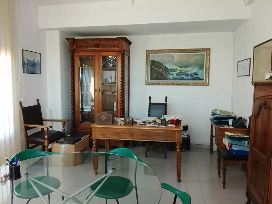Immagine 3 di Ufficio in affitto  a Livorno