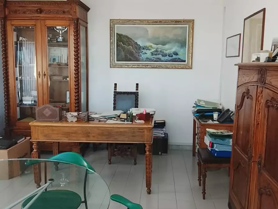 Immagine 2 di Ufficio in affitto  a Livorno