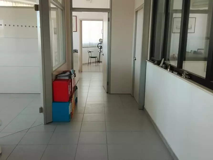Immagine 10 di Ufficio in affitto  a Livorno