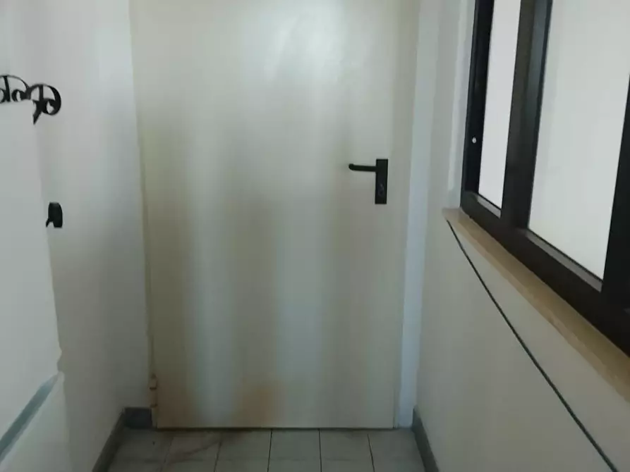 Immagine 7 di Ufficio in affitto  a Livorno