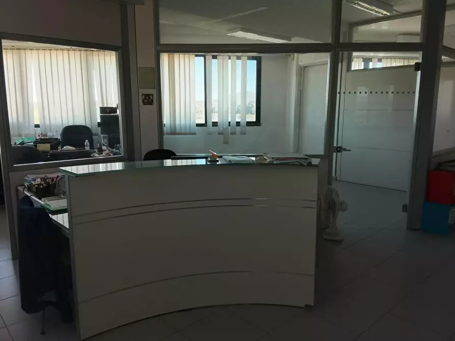 Immagine 4 di Ufficio in affitto  a Livorno