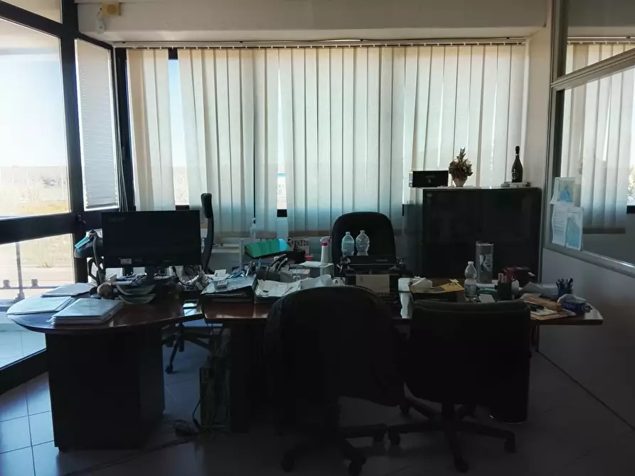 Immagine 6 di Ufficio in affitto  a Livorno
