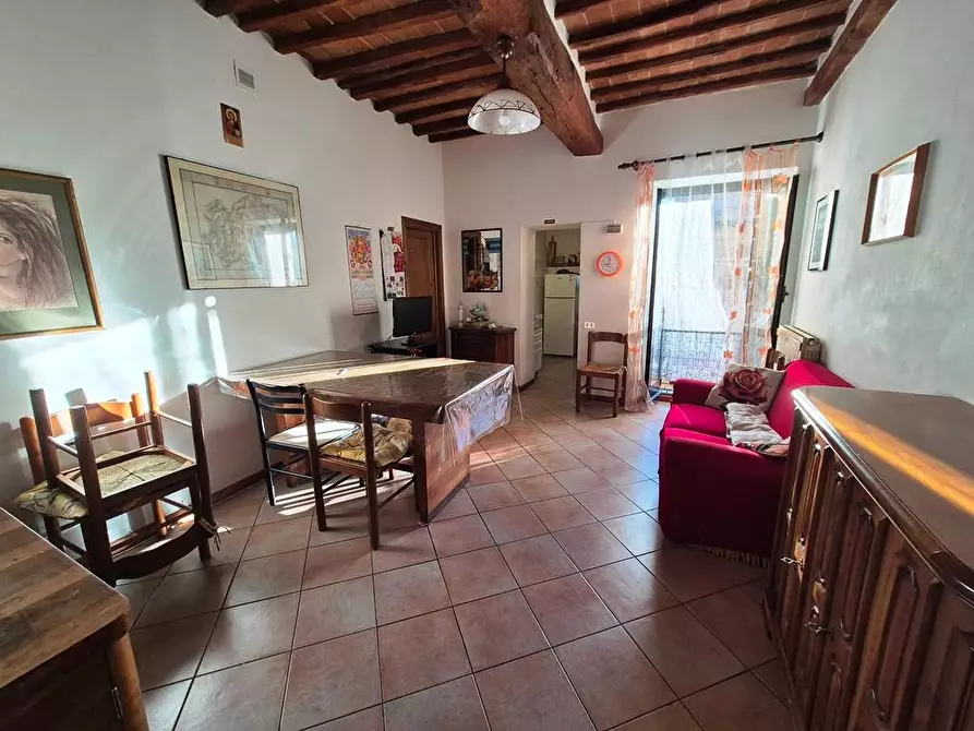 Immagine 2 di Appartamento in vendita  a Siena