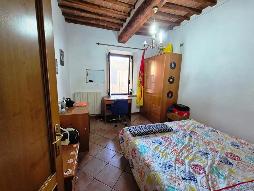 Immagine 14 di Appartamento in vendita  a Siena