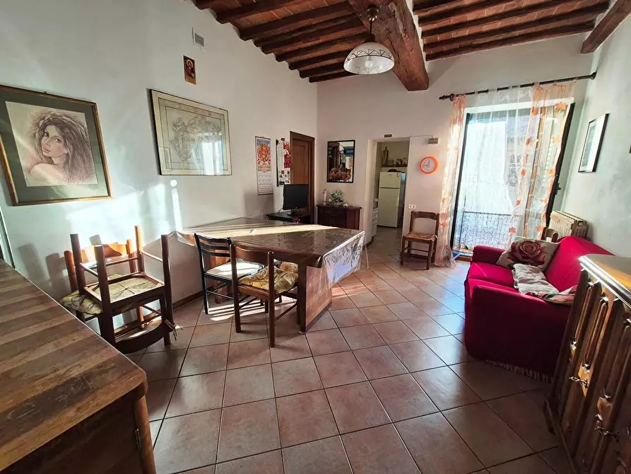 Immagine 4 di Appartamento in vendita  a Siena