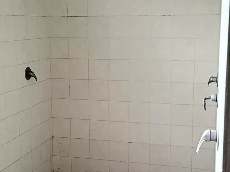 Immagine 21 di Magazzino in vendita  a Cascina