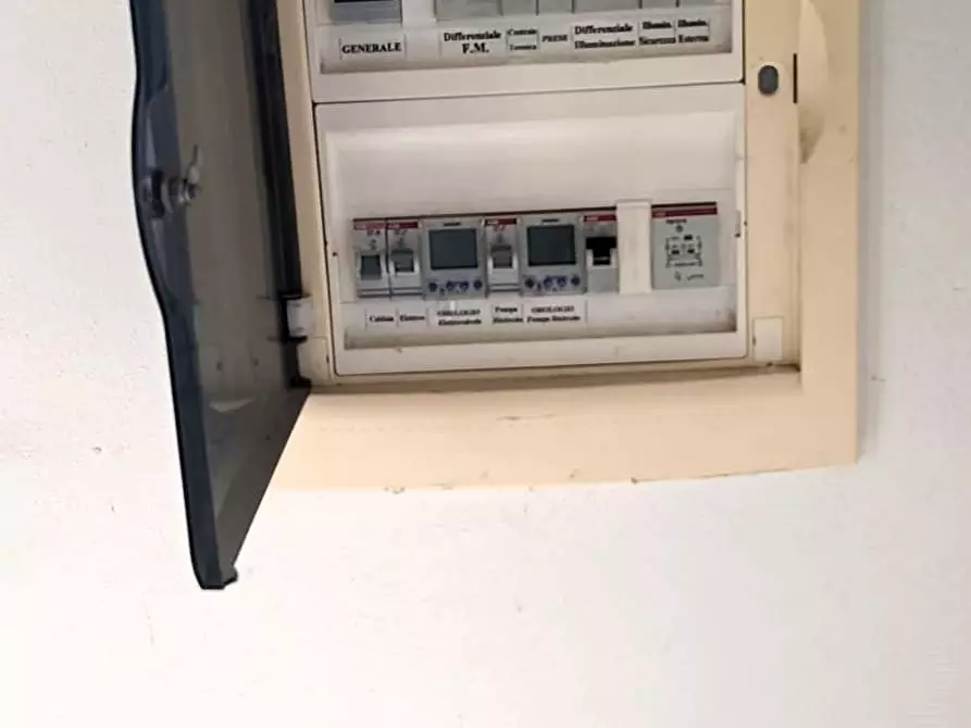 Immagine 20 di Magazzino in vendita  a Cascina