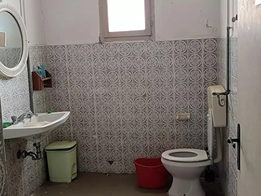 Immagine 10 di Magazzino in vendita  a Cascina