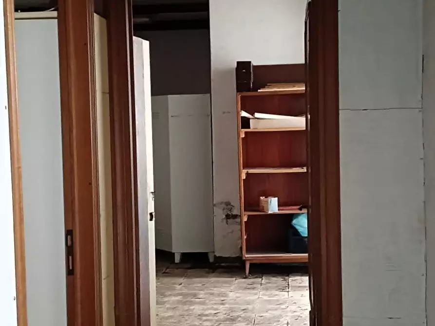 Immagine 11 di Magazzino in vendita  a Cascina