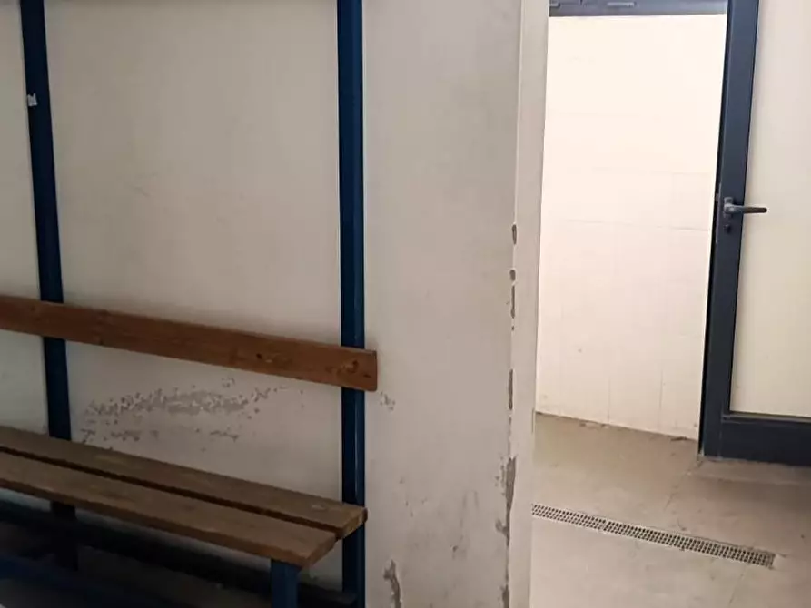 Immagine 18 di Magazzino in vendita  a Cascina