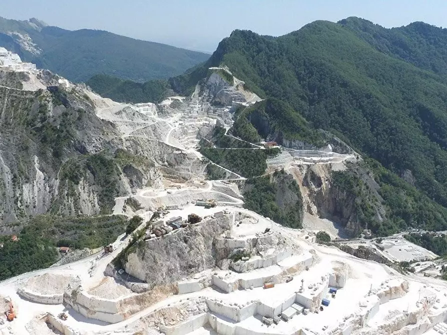 Immagine 11 di Casa semindipendente in vendita  a Carrara