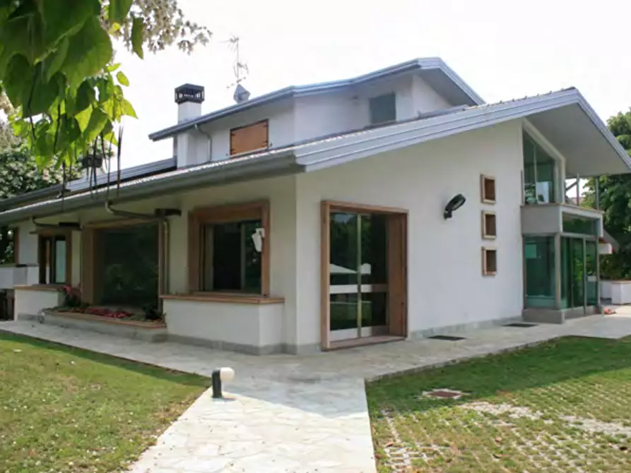 Immagine 1 di Villa in vendita  a Corbetta
