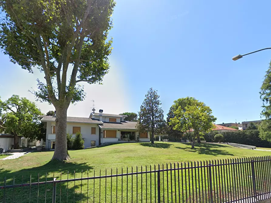 Immagine 2 di Villa in vendita  a Corbetta