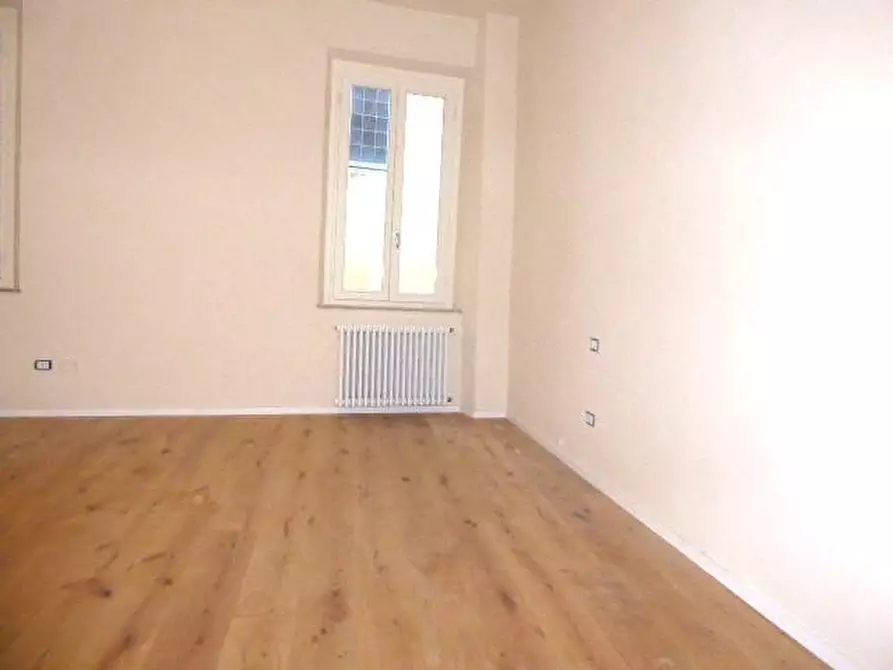 Immagine 3 di Appartamento in vendita  a Lucca