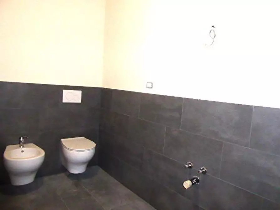 Immagine 10 di Appartamento in vendita  a Lucca