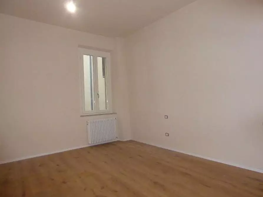 Immagine 2 di Appartamento in vendita  a Lucca