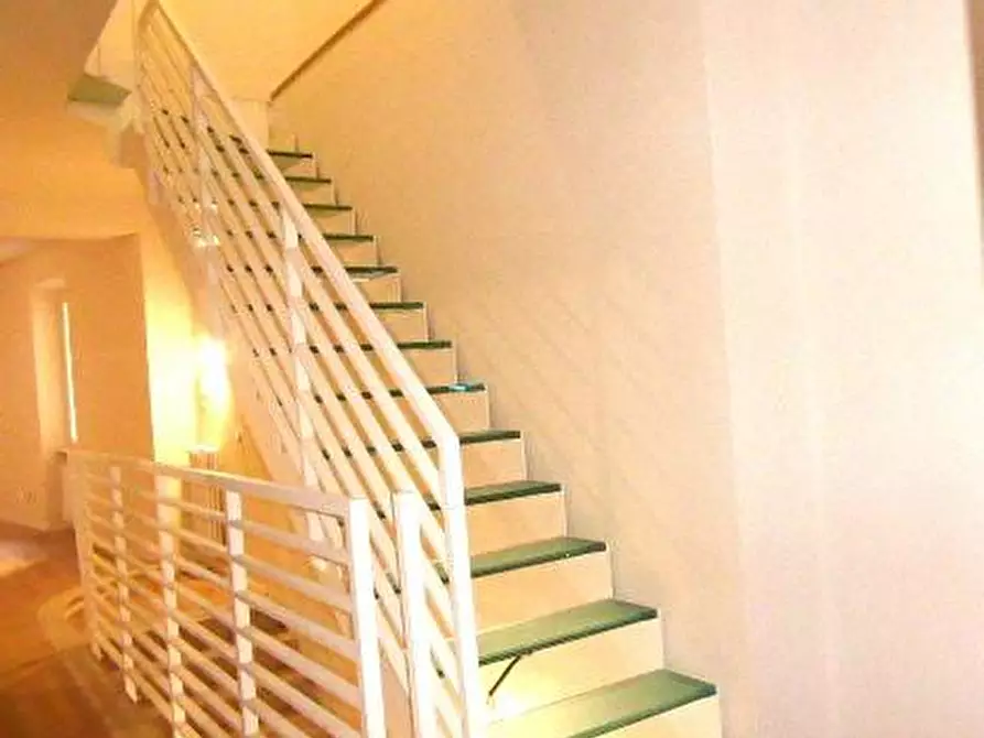 Immagine 7 di Appartamento in vendita  a Lucca