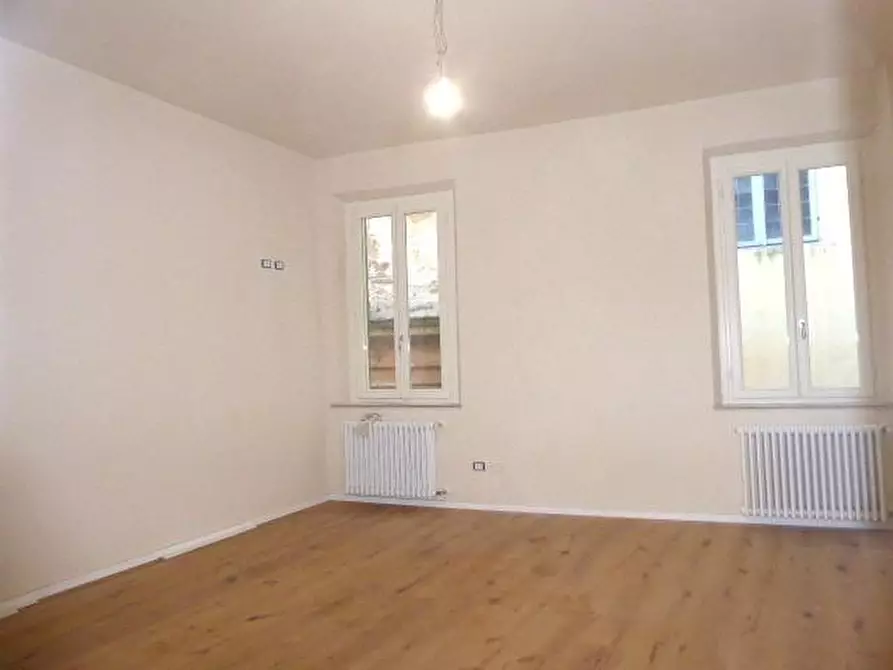 Immagine 4 di Appartamento in vendita  a Lucca