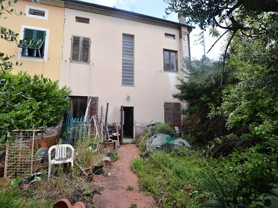 Immagine 1 di Terratetto in vendita  a Lucca