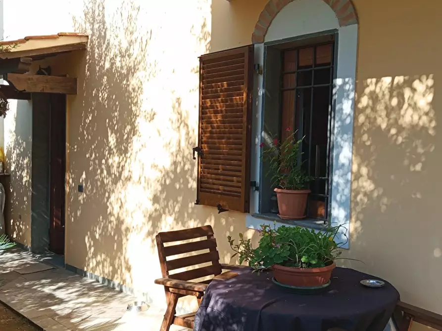 Immagine 1 di Casa semindipendente in vendita  a Montignoso