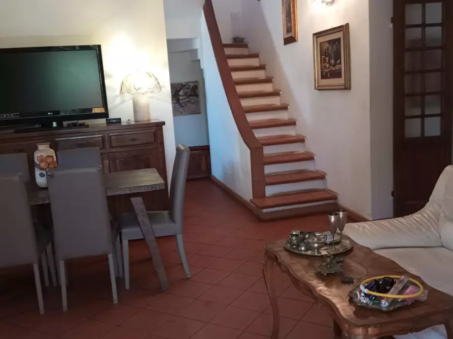 Immagine 8 di Casa semindipendente in vendita  a Montignoso
