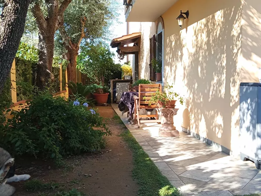 Immagine 41 di Casa semindipendente in vendita  a Montignoso