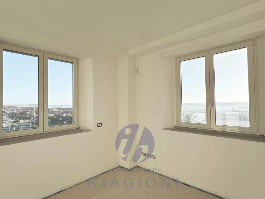 Immagine 17 di Appartamento in vendita  a Camaiore