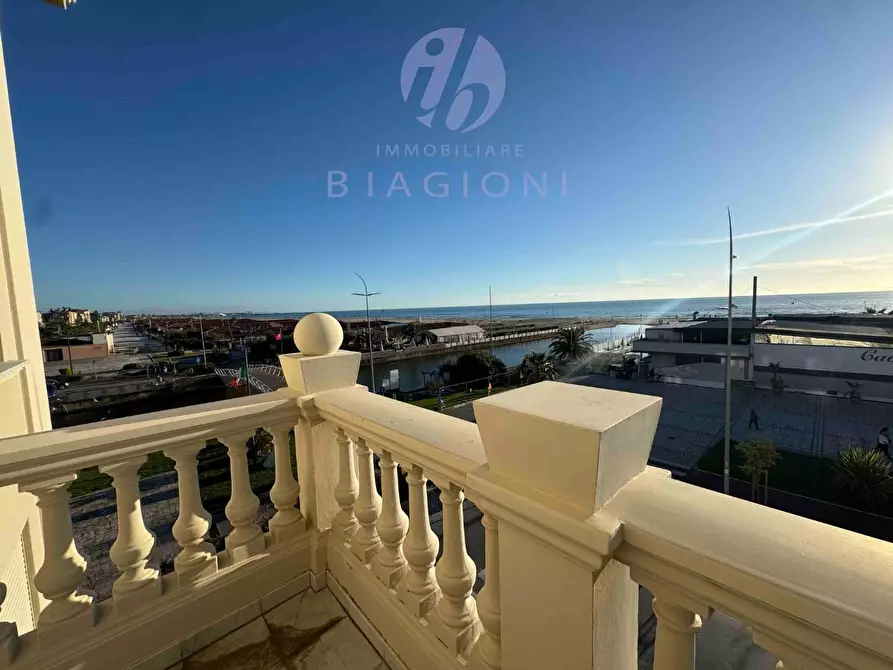 Immagine 2 di Appartamento in vendita  a Camaiore