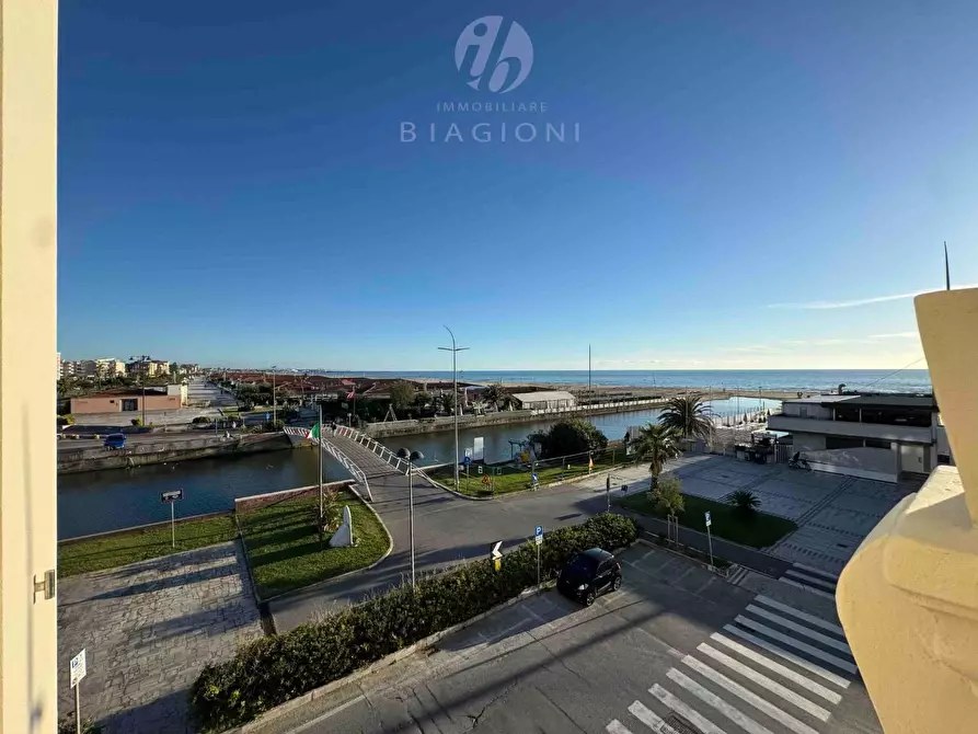 Immagine 13 di Appartamento in vendita  a Camaiore