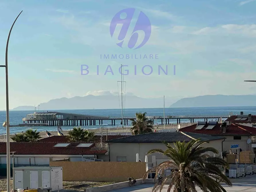 Immagine 14 di Appartamento in vendita  a Camaiore