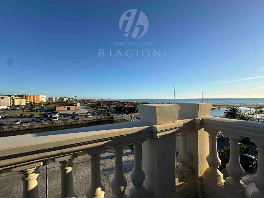 Immagine 3 di Appartamento in vendita  a Camaiore