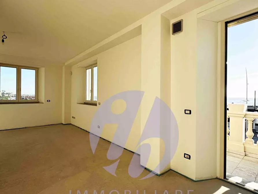 Immagine 19 di Appartamento in vendita  a Camaiore