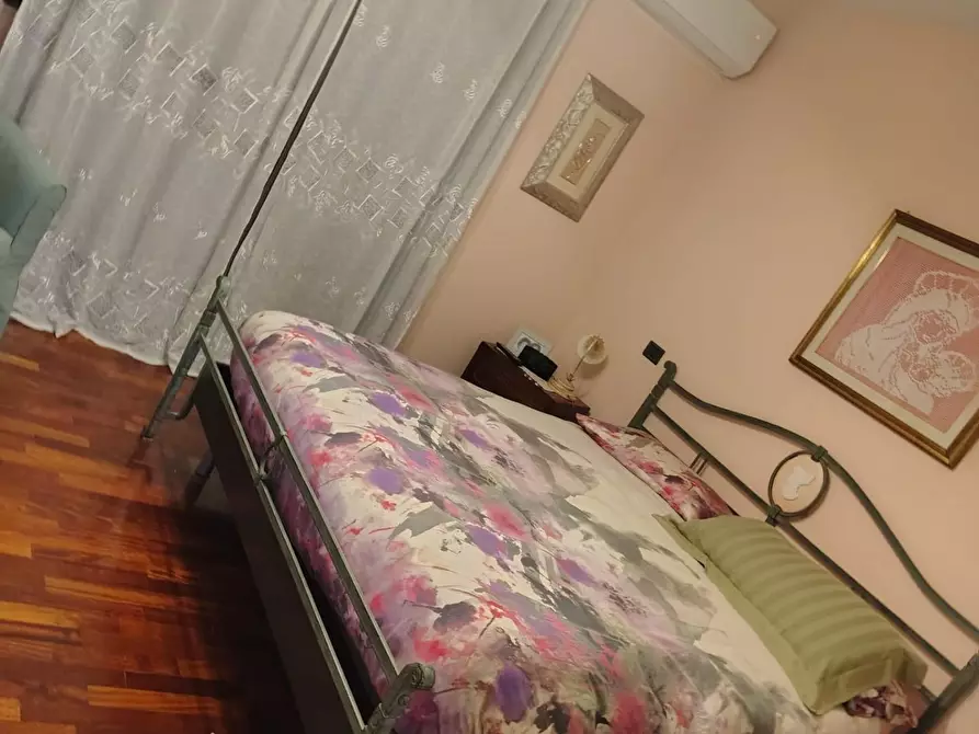 Immagine 11 di Villa in vendita  a Montignoso