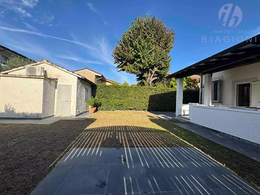 Immagine 7 di Villa in vendita  a Pietrasanta