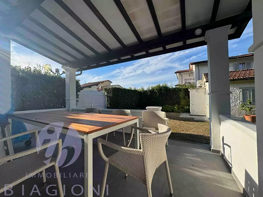 Immagine 10 di Villa in vendita  a Pietrasanta