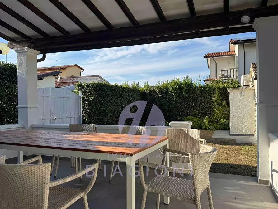 Immagine 6 di Villa in vendita  a Pietrasanta