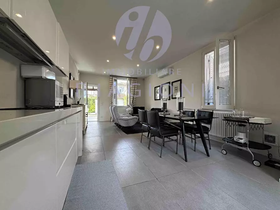 Immagine 11 di Villa in vendita  a Pietrasanta