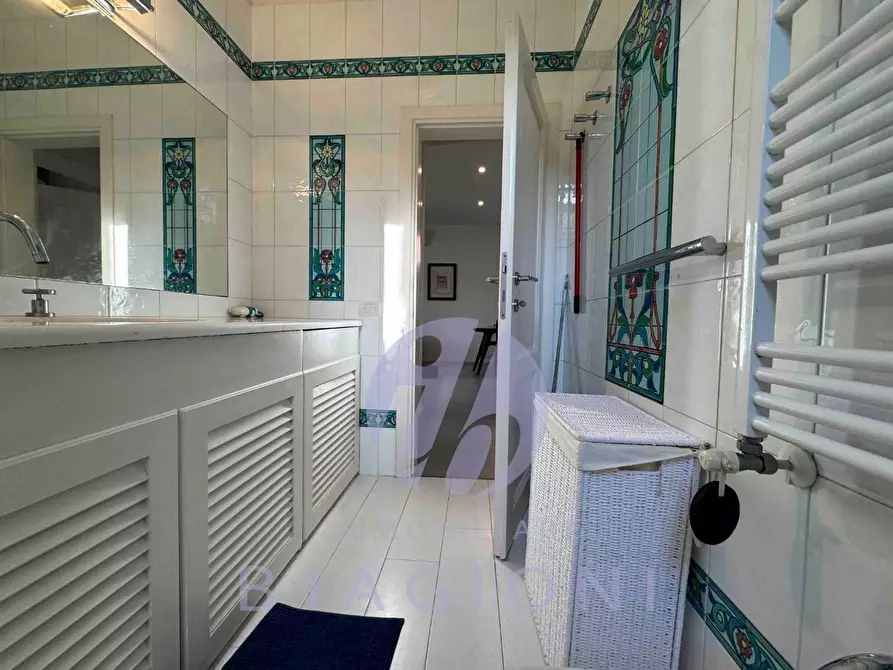 Immagine 25 di Villa in vendita  a Pietrasanta