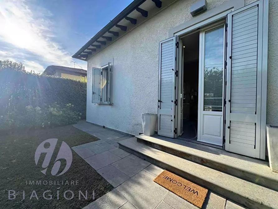 Immagine 3 di Villa in vendita  a Pietrasanta