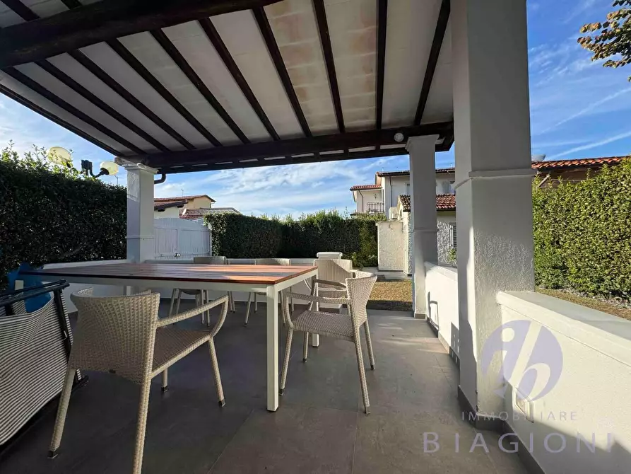 Immagine 4 di Villa in vendita  a Pietrasanta