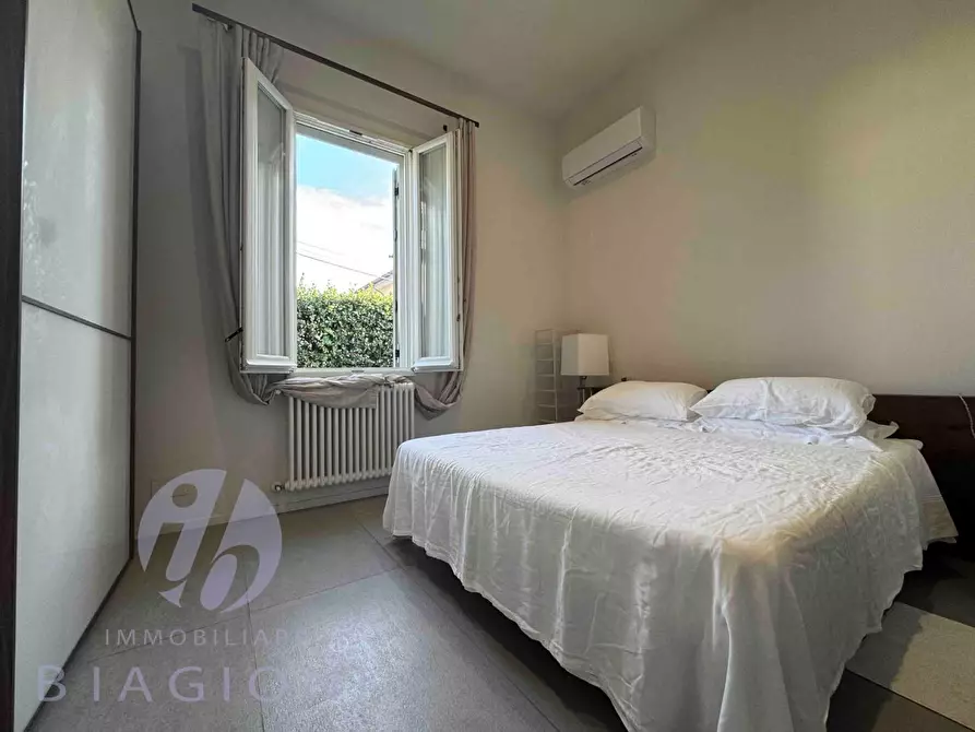 Immagine 19 di Villa in vendita  a Pietrasanta