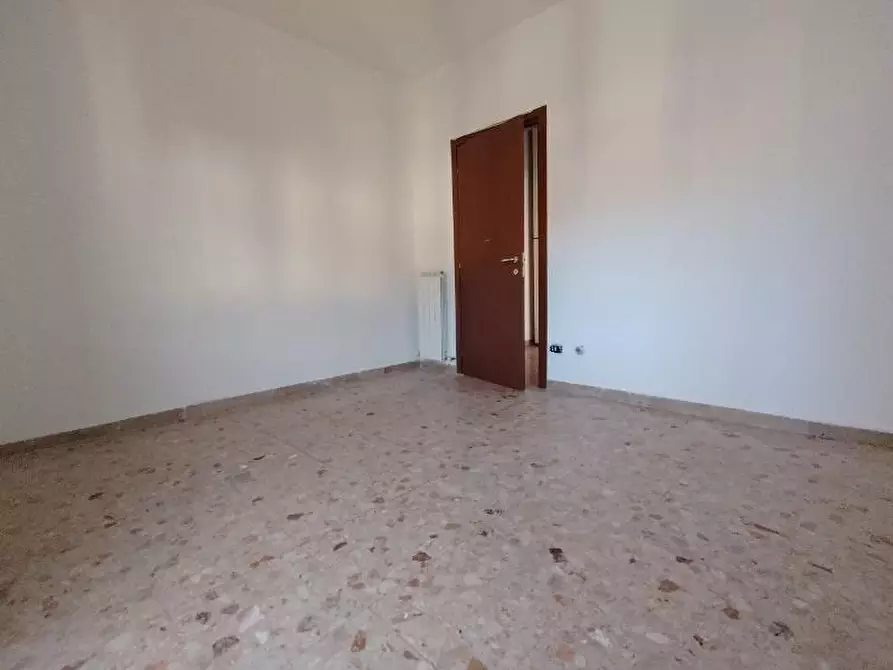 Immagine 21 di Appartamento in vendita  a Massa