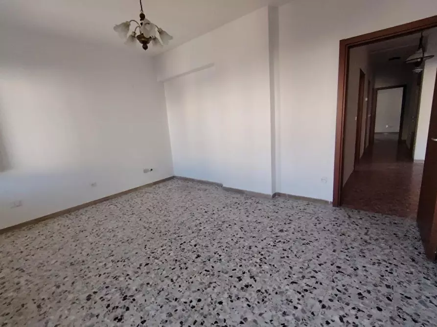 Immagine 17 di Appartamento in vendita  a Massa